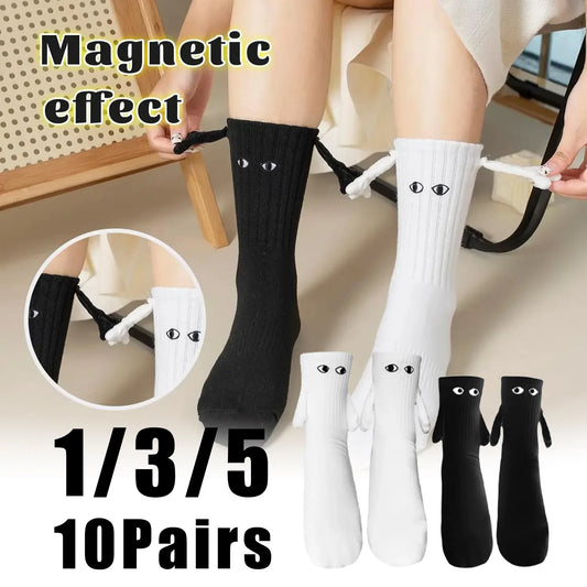 Magnetic Hand Holding Matching Socks for Couples (1 Pair, Black or White, Unisex)